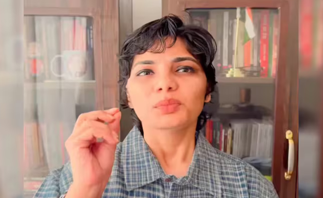 UP: Folk singer Neha Singh Rathore booked for 'provocative' social media posts